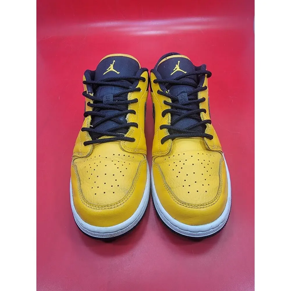 Nike Kids Yellow and Black Low Top Sneakers